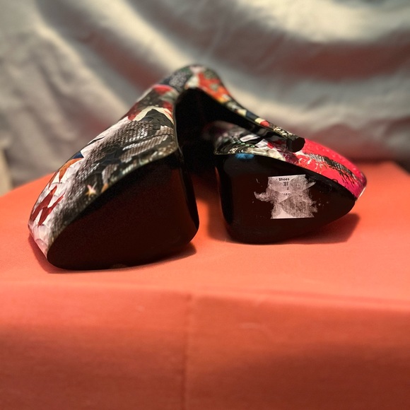 Madden girl Rossette modern design high heels. Women’s size 7.5 - Picture 5 of 9